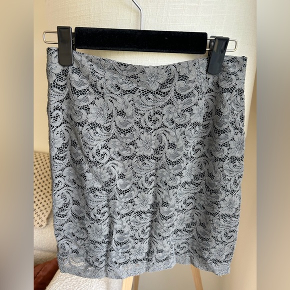 Barney’s grey patterned skirt - Picture 2 of 8